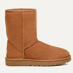 UGG Women’s Classic Short II Boot Chestnut